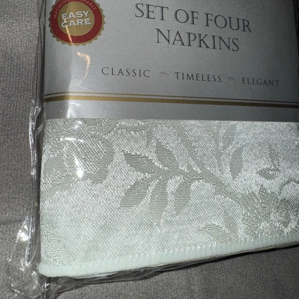 Royalton Collection Floral Cloth‎ Napkins 19x19 4 Pack Mint Green